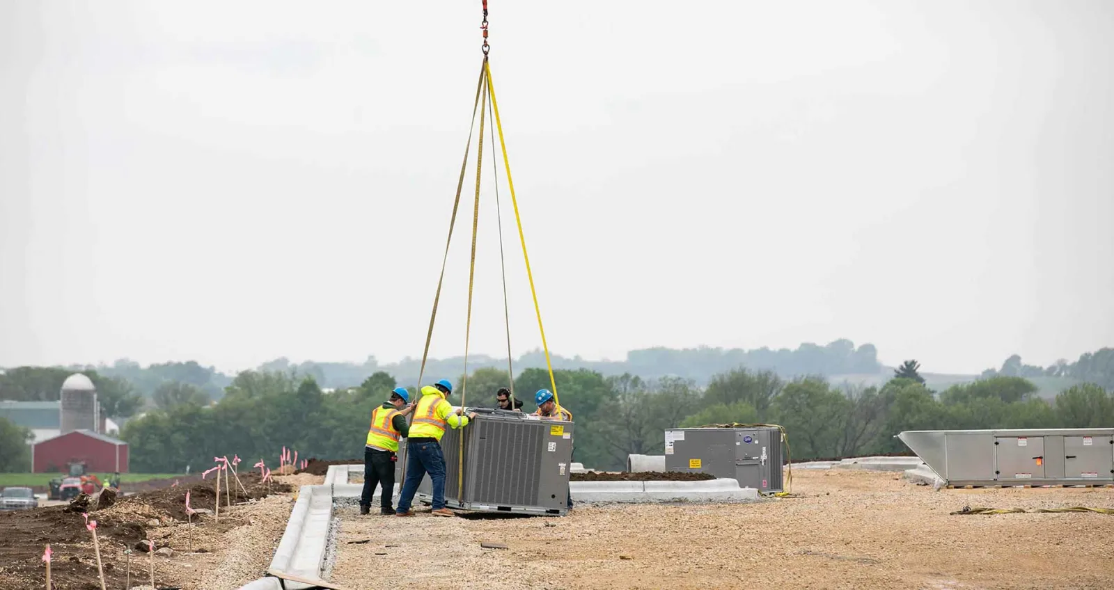 Air Temperature’s published photograph of equipment being lowered onto a roof