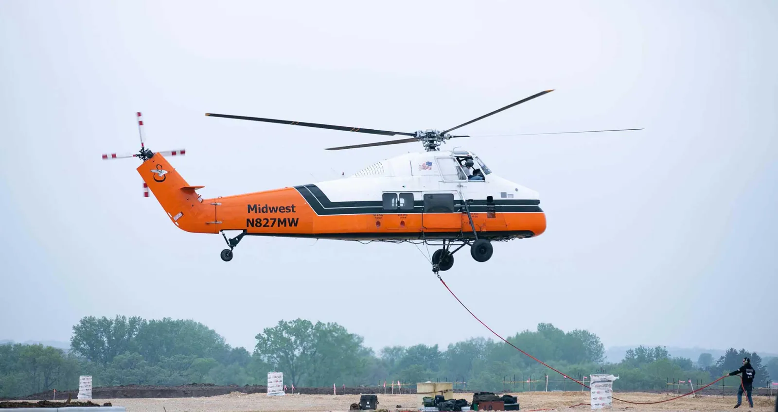 Air Temperature’s published photograph of a helicopter over a commercial rooftop